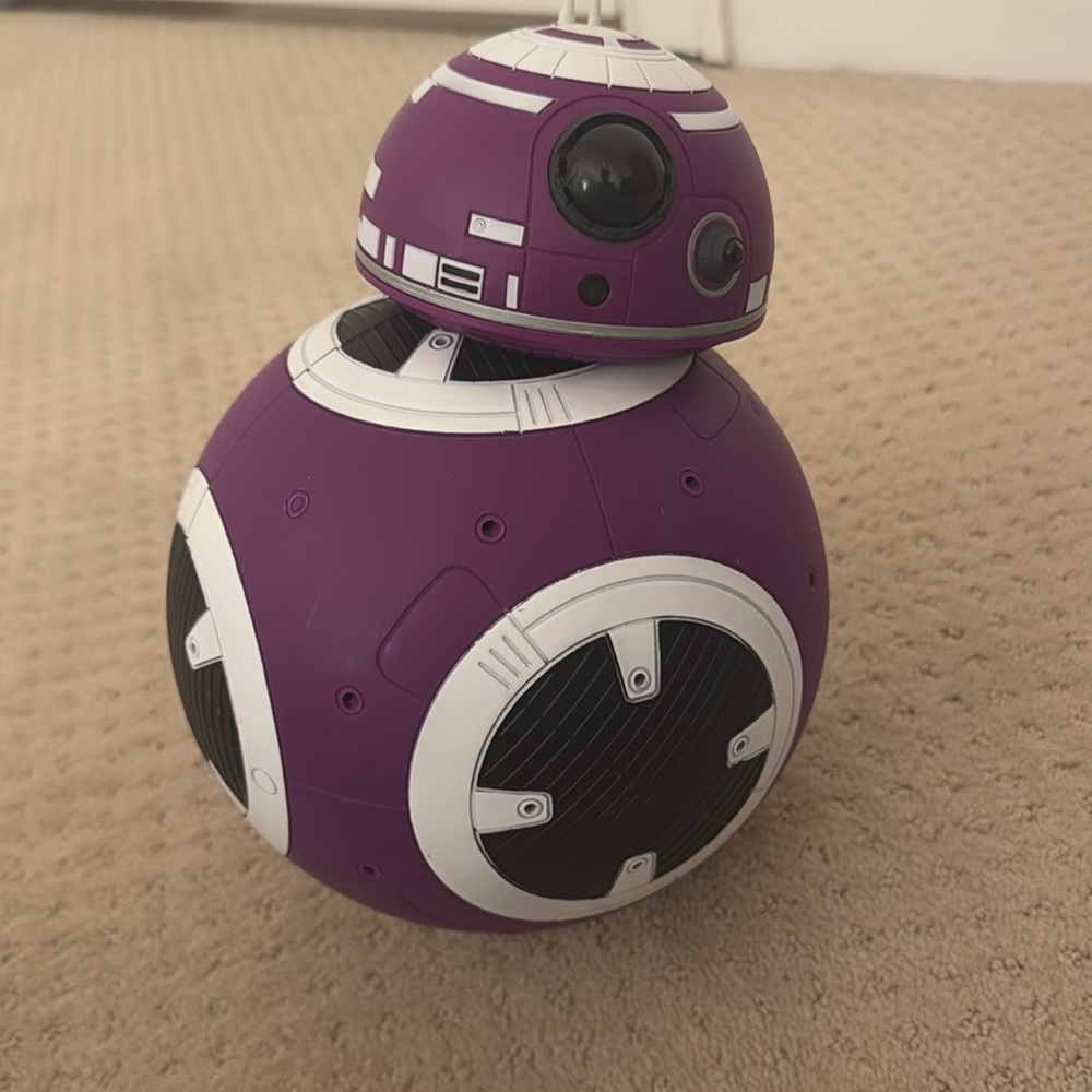 Star Wars droid made in disney!